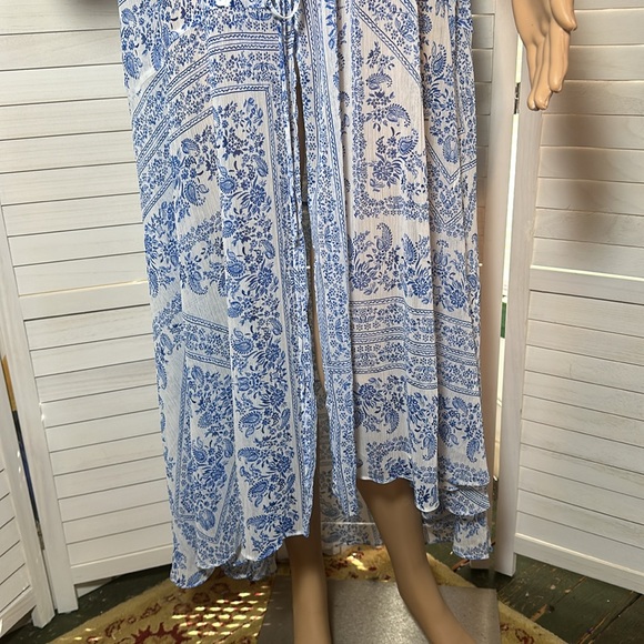 EUC Calvin Klein Sheer Blue & White Print Tie Front Coverup - Picture 6 of 10